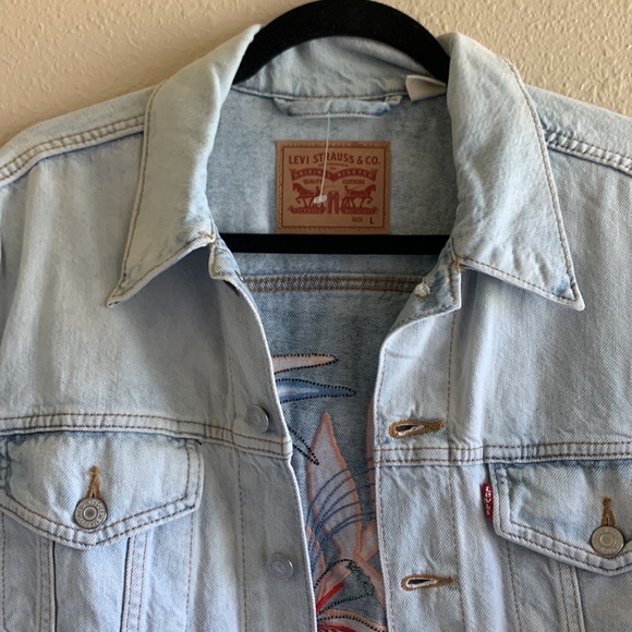 🆕 Levi’s Jean Jacket with flowers - Picture 3 of 7